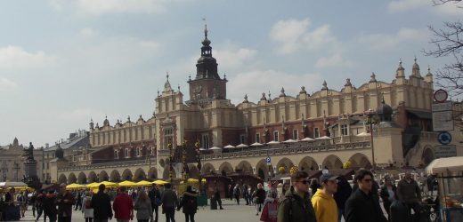 Krakowskie zabytki i ich dzieje: Sukiennice